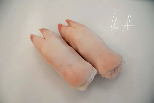Frozen pork feet front & hind