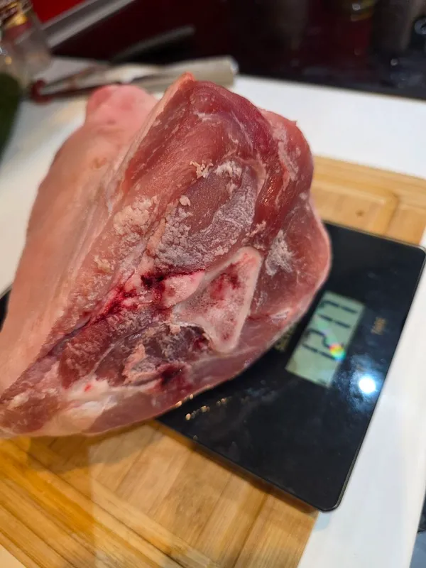 Frozen pork front hock/shank meat bone in, skin on, Weight: 1.2+ kg / piece 5