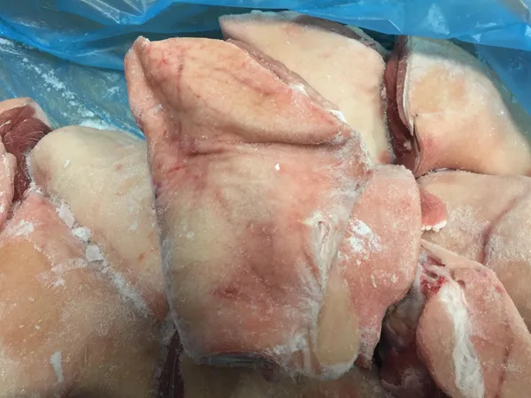 Frozen pork Hind shank skin on bone in price 1,65 eur exw 3