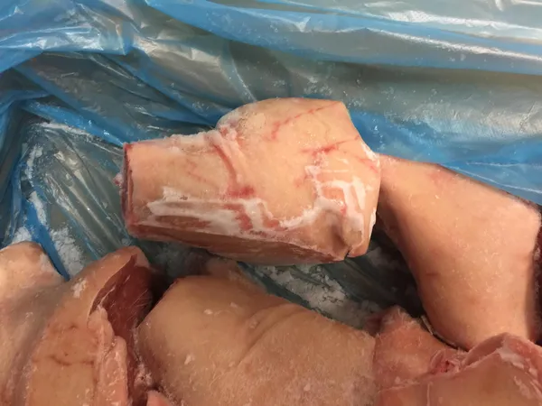 Frozen pork Hind shank skin on bone in price 1,65 eur exw 4