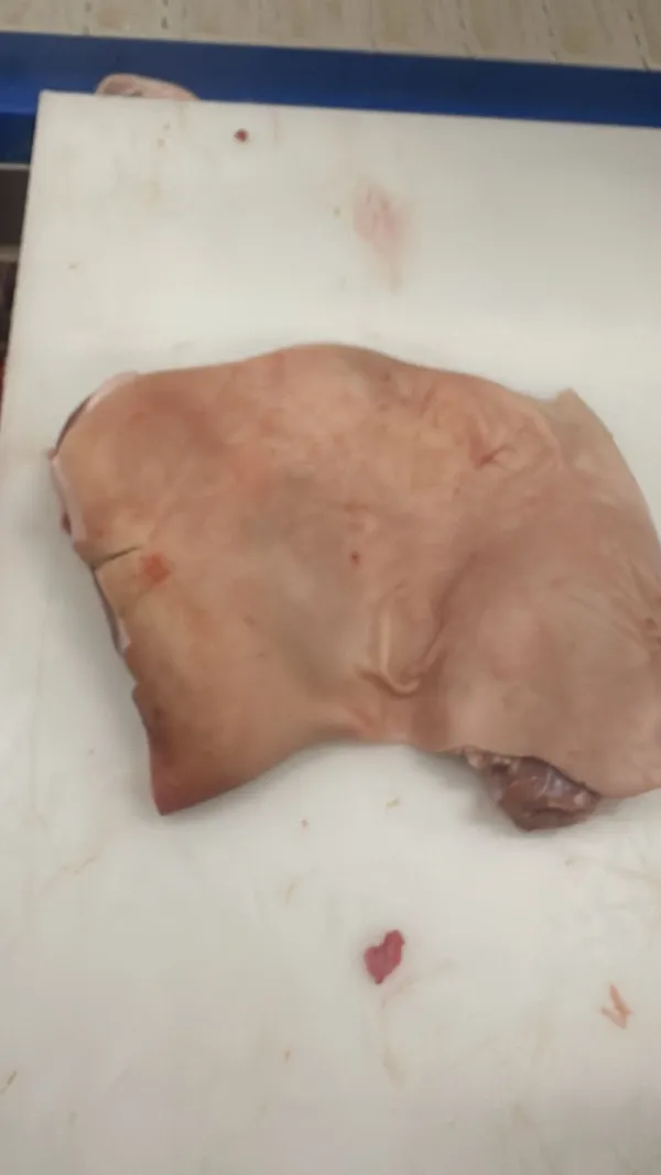 Frozen Shank meat - skin on price 2,05 eur exw 3