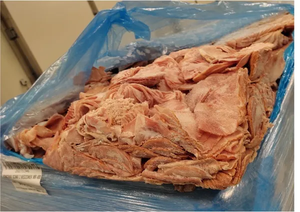 Endings of smoked sliced hams and loins 3