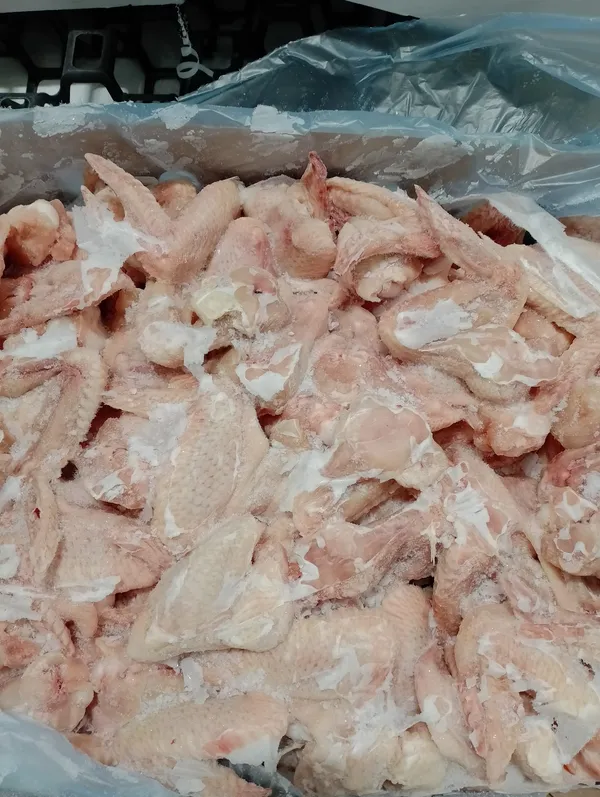 Frozen chicken wings A 3