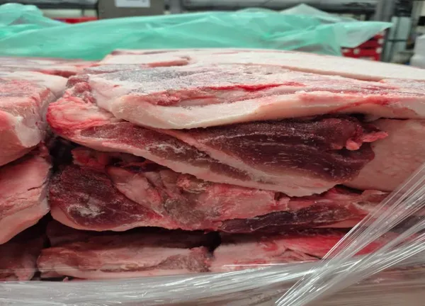 Pork jowl ring-off