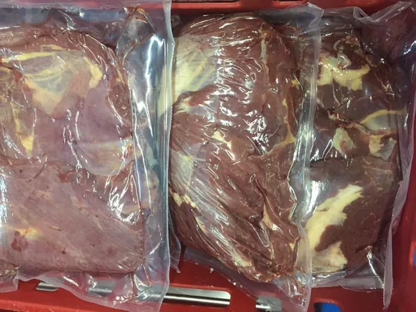 Frozen beef chuckroll 2-3 pcs