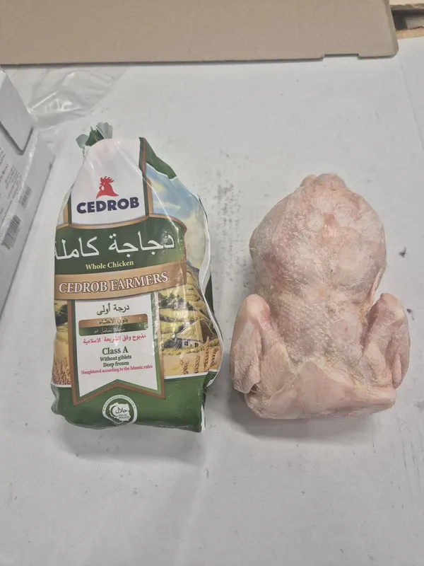 Whole chicken - 900 gr , ivp 10 pieces in carton , production 02.2026 , shelf life 12 months from production data .Possible with Halal certyfication .Price 1,95 eur exw. 2