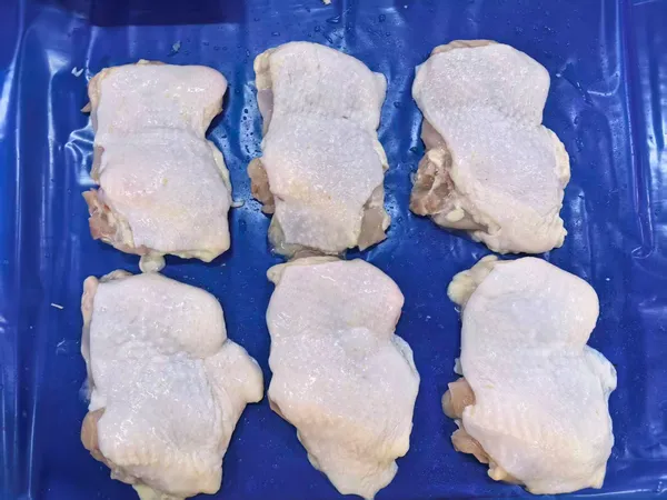 Skin-on chicken thigh meat 3