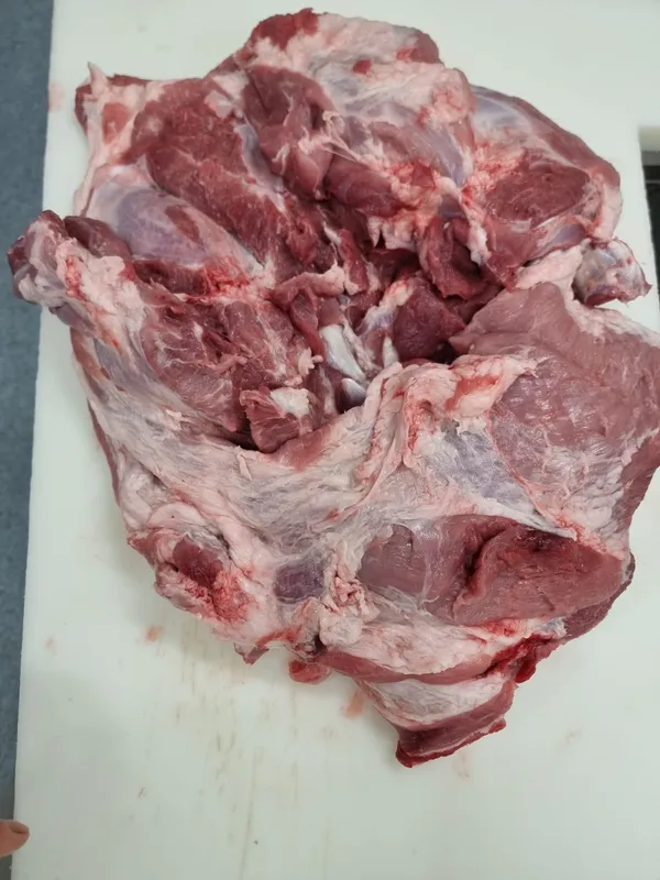 Pork shoulder 4 d , price 1,80 eur exw