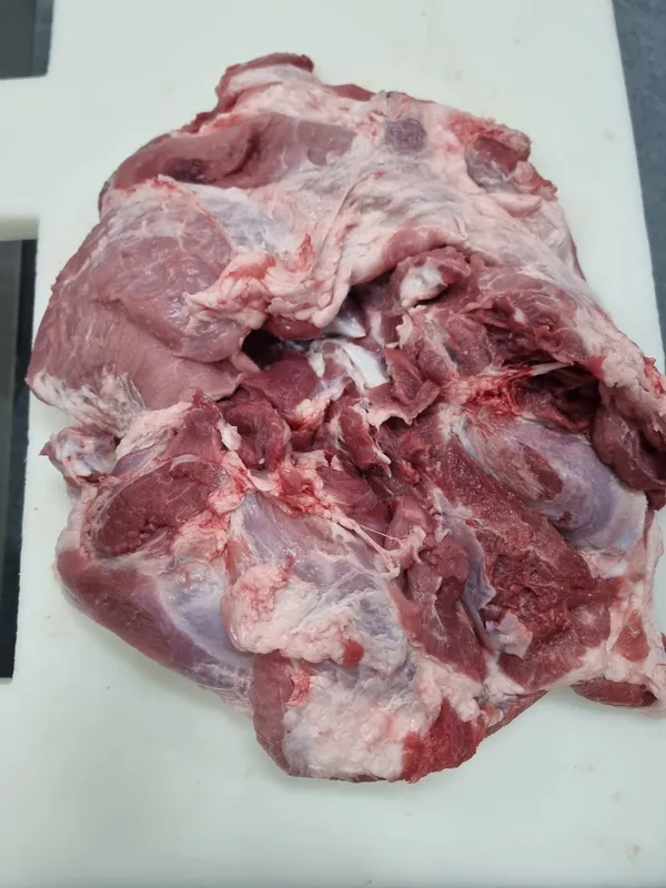 Pork shoulder 4 d , price 1,80 eur exw 3