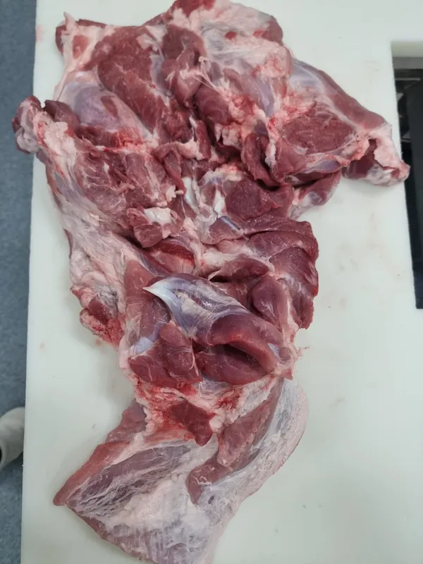 Pork shoulder 4 d , price 1,80 eur exw 4
