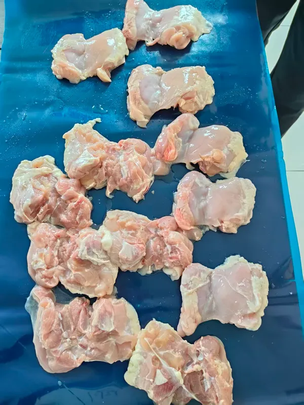  Skin-on chicken thigh meat 2
