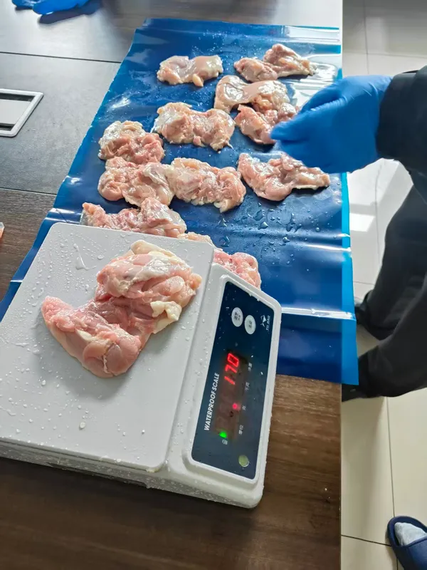  Skin-on chicken thigh meat 3