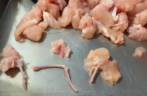 Chicken fillet trimming