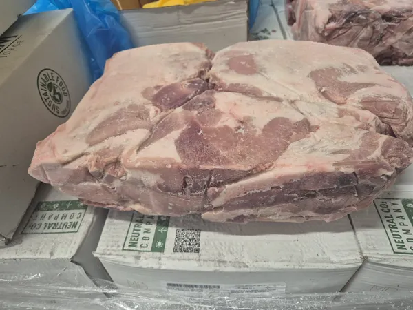 Pork shoulder boneless fat cover 5 mm 2