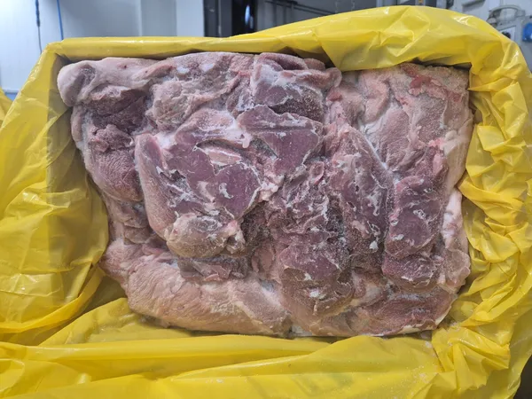 Pork shoulder boneless fat cover 5 mm, Price 1,90 eur exw. Last Truck possible !!! 4