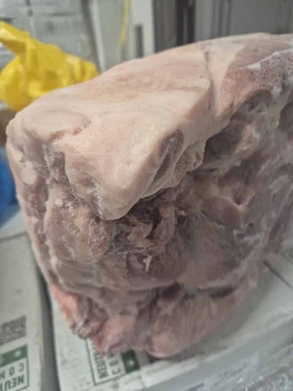 Pork shoulder boneless fat cover 5 mm, Price 1,90 eur exw. Last Truck possible !!! 7