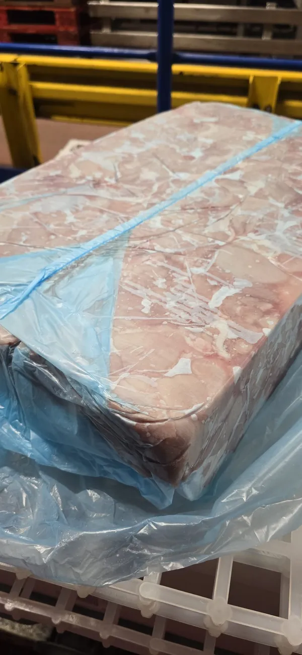 Frozen chicken boneless, rindless leg in, Production from 02.2026, shelf life 24 months from production date. 3